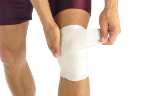 Wrapping knee to avoid having to go to the doctor