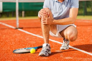 Male tennis player with knee pain