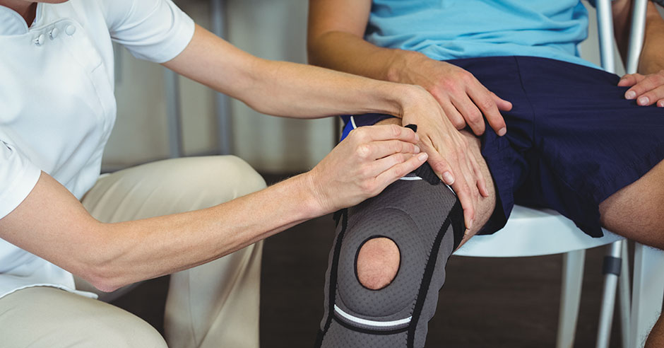 Patellar dislocation of the knee: Treatment options | Dr. David Geier